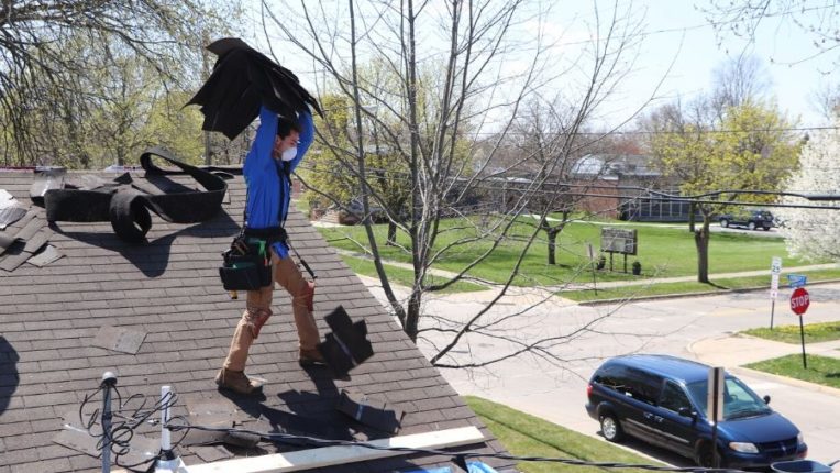 Choosing Between Roof Repairs and Roof Replacement in Lincoln Park Michigan