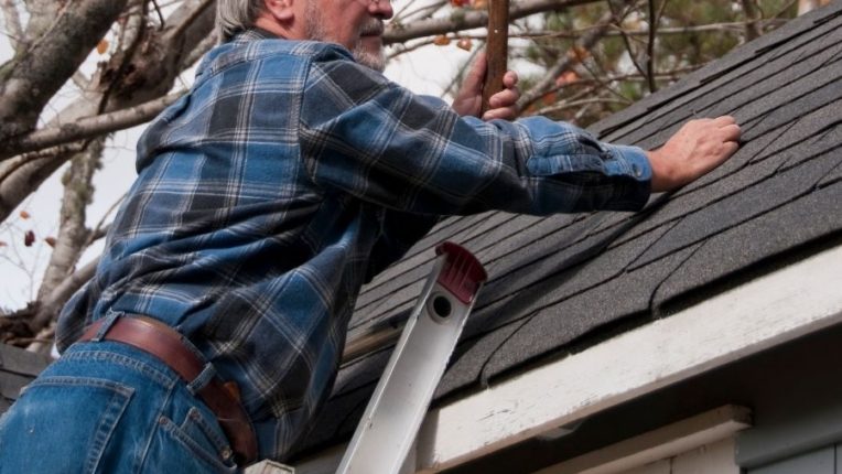 Why You Should Not Attempt any Type of Do It Yourself Roof Repairs in Ypsilanti Michigan